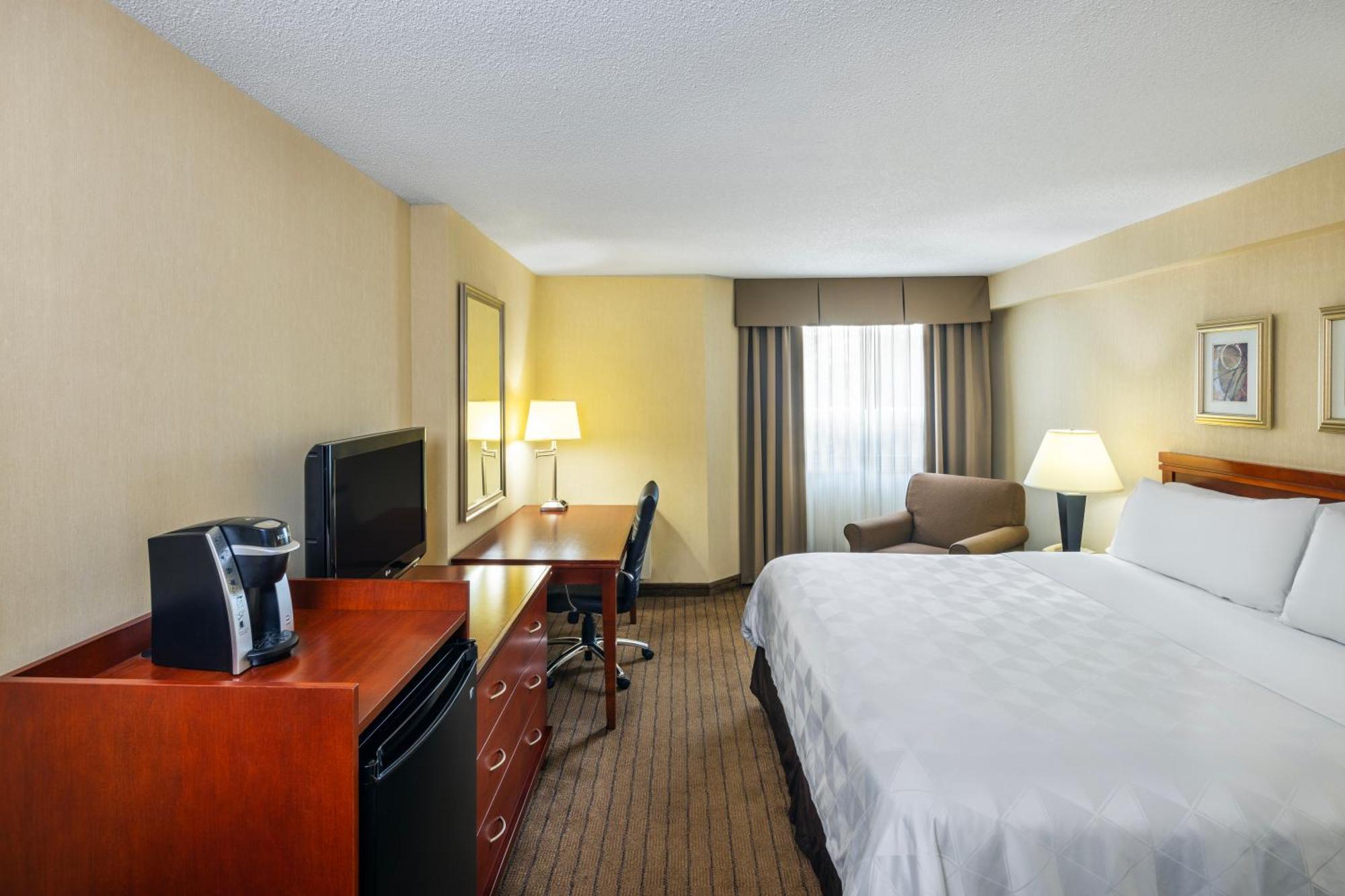 Holiday Inn Laval Montreal By Ihg Exterior photo