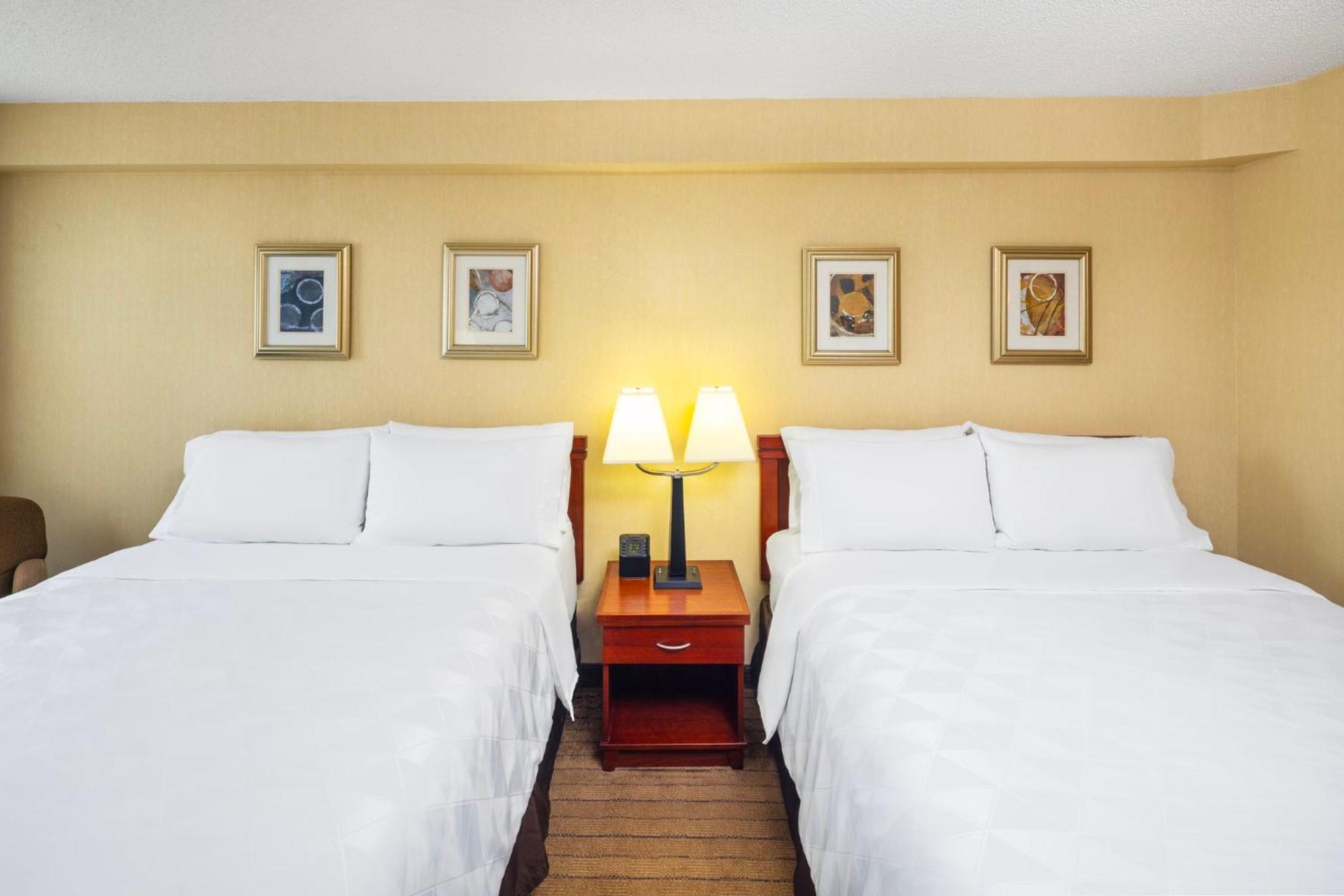 Holiday Inn Laval Montreal By Ihg Exterior photo