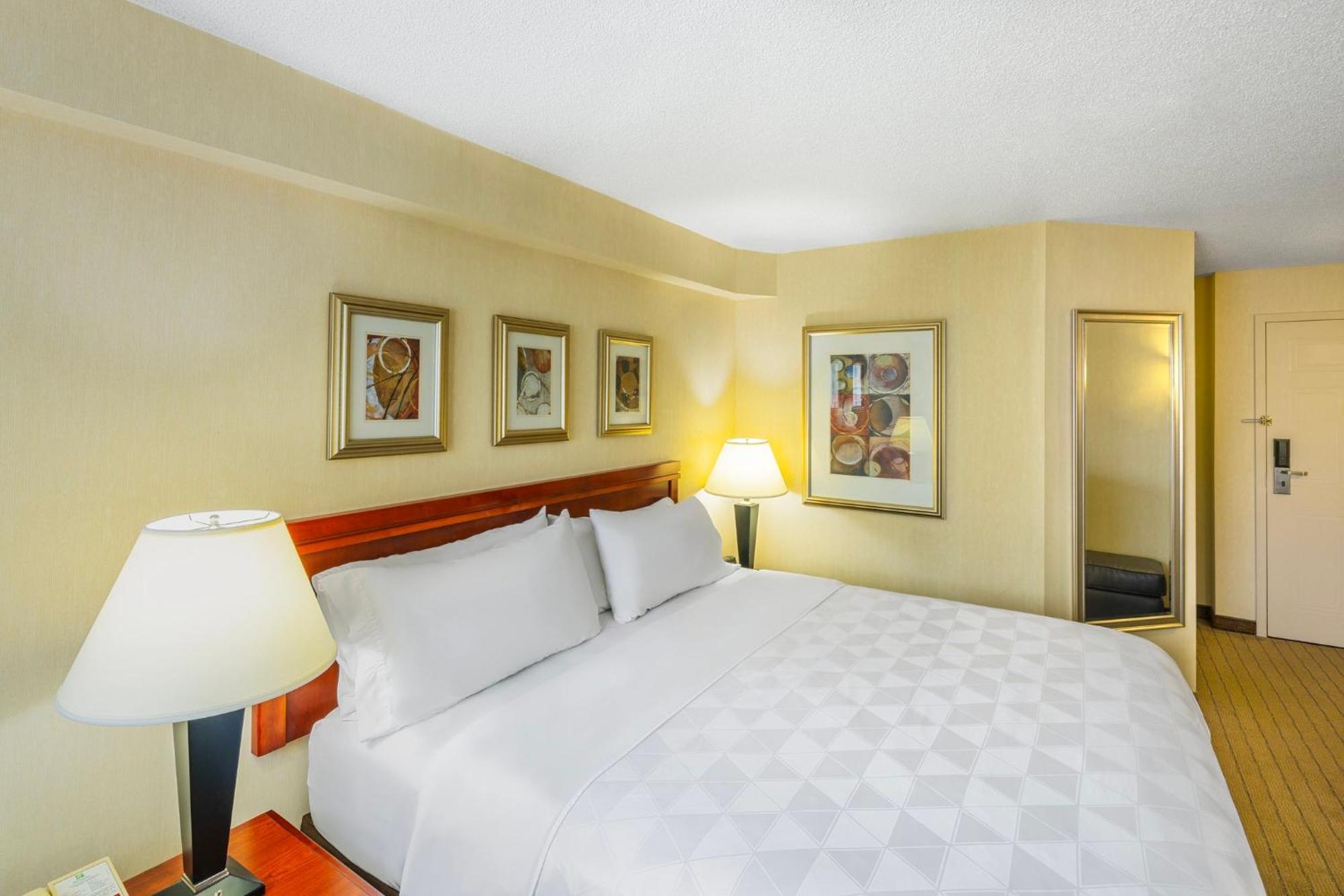 Holiday Inn Laval Montreal By Ihg Exterior photo
