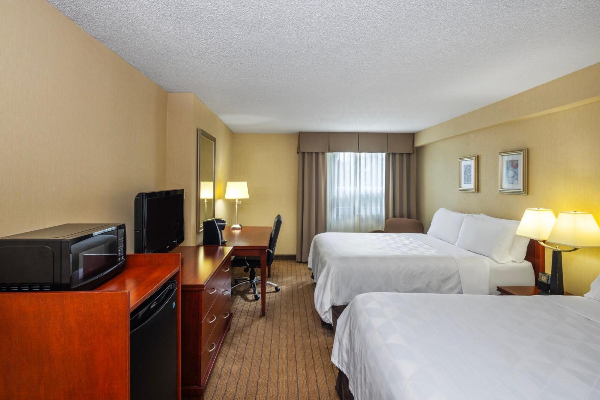 Holiday Inn Laval Montreal By Ihg Exterior photo