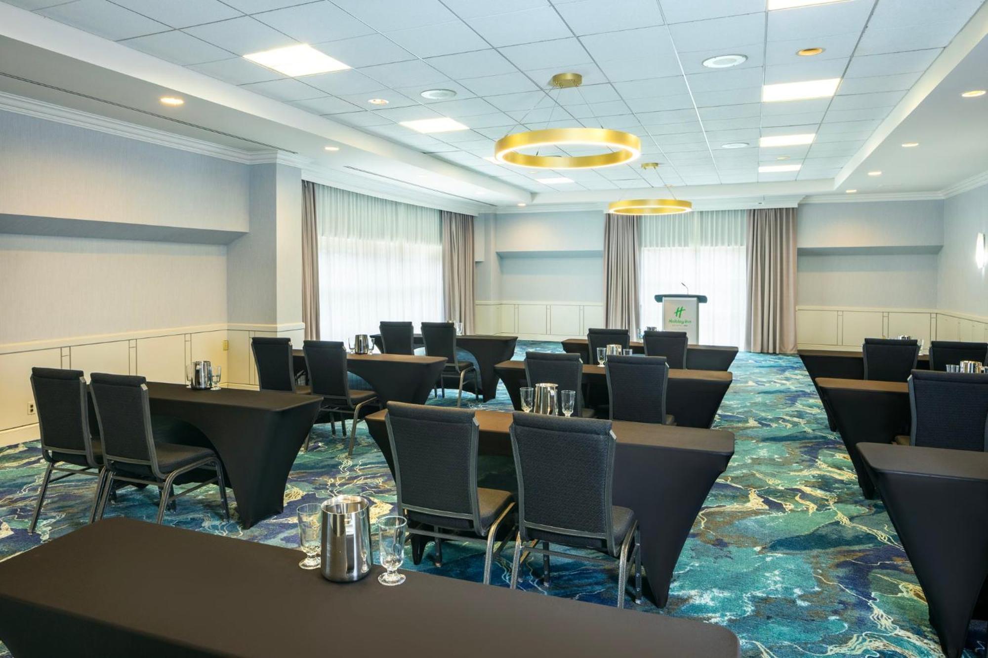Holiday Inn Laval Montreal By Ihg Exterior photo