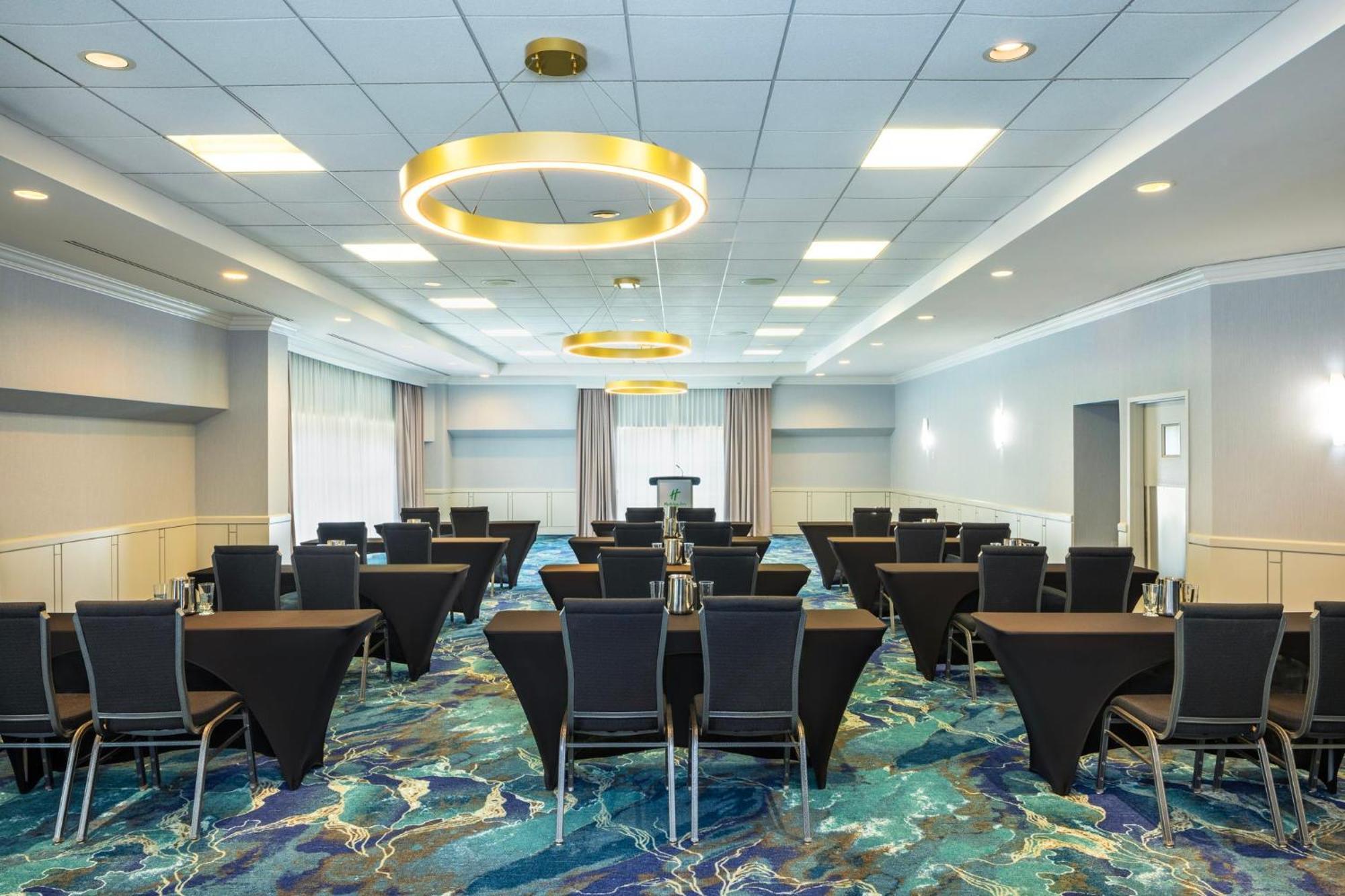 Holiday Inn Laval Montreal By Ihg Exterior photo