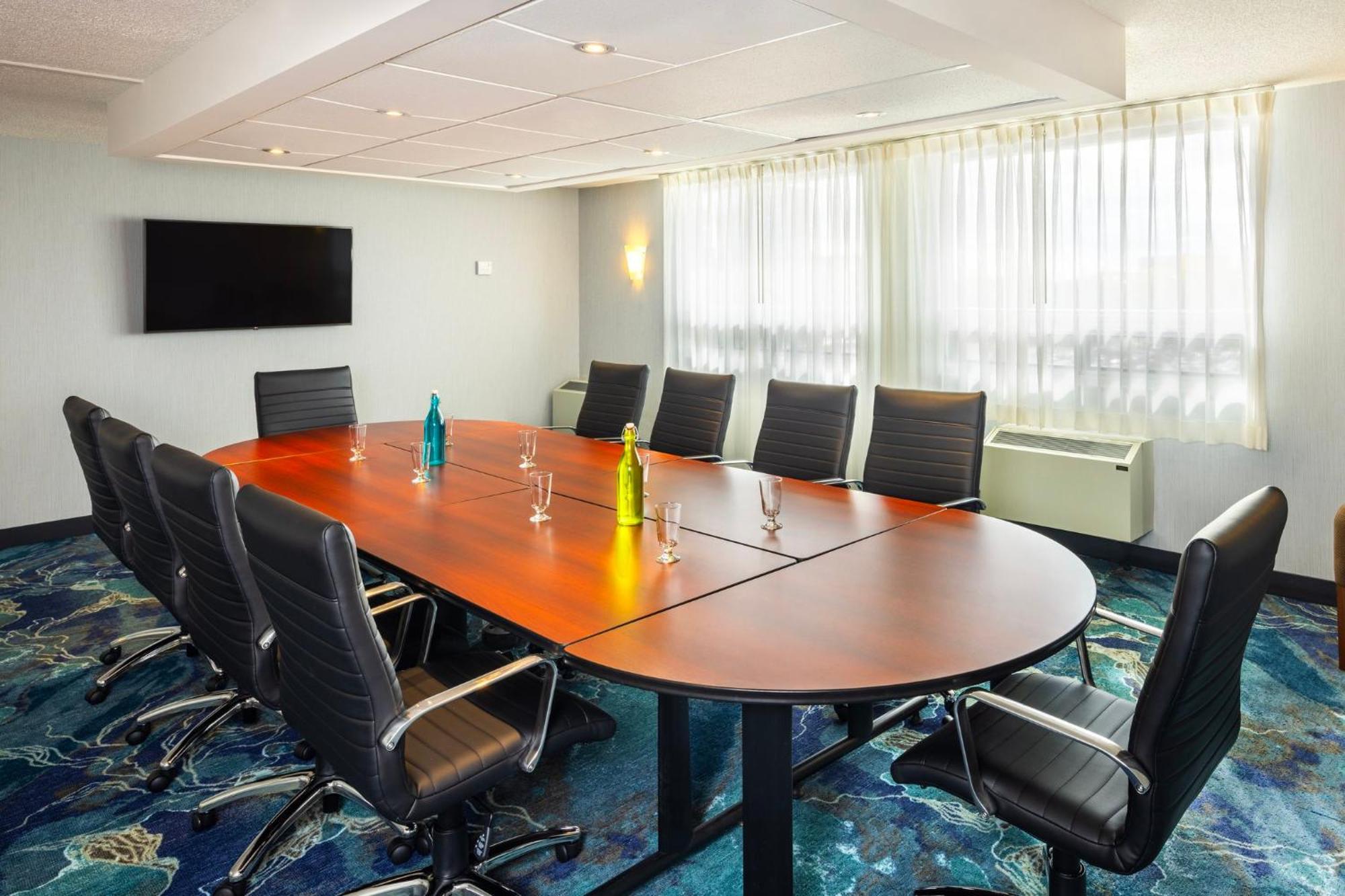 Holiday Inn Laval Montreal By Ihg Exterior photo