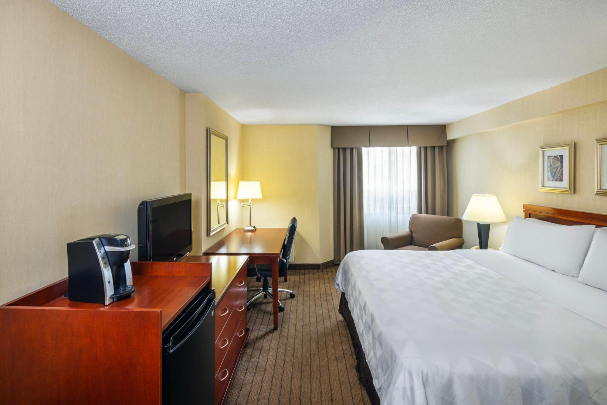 Holiday Inn Laval Montreal By Ihg Exterior photo