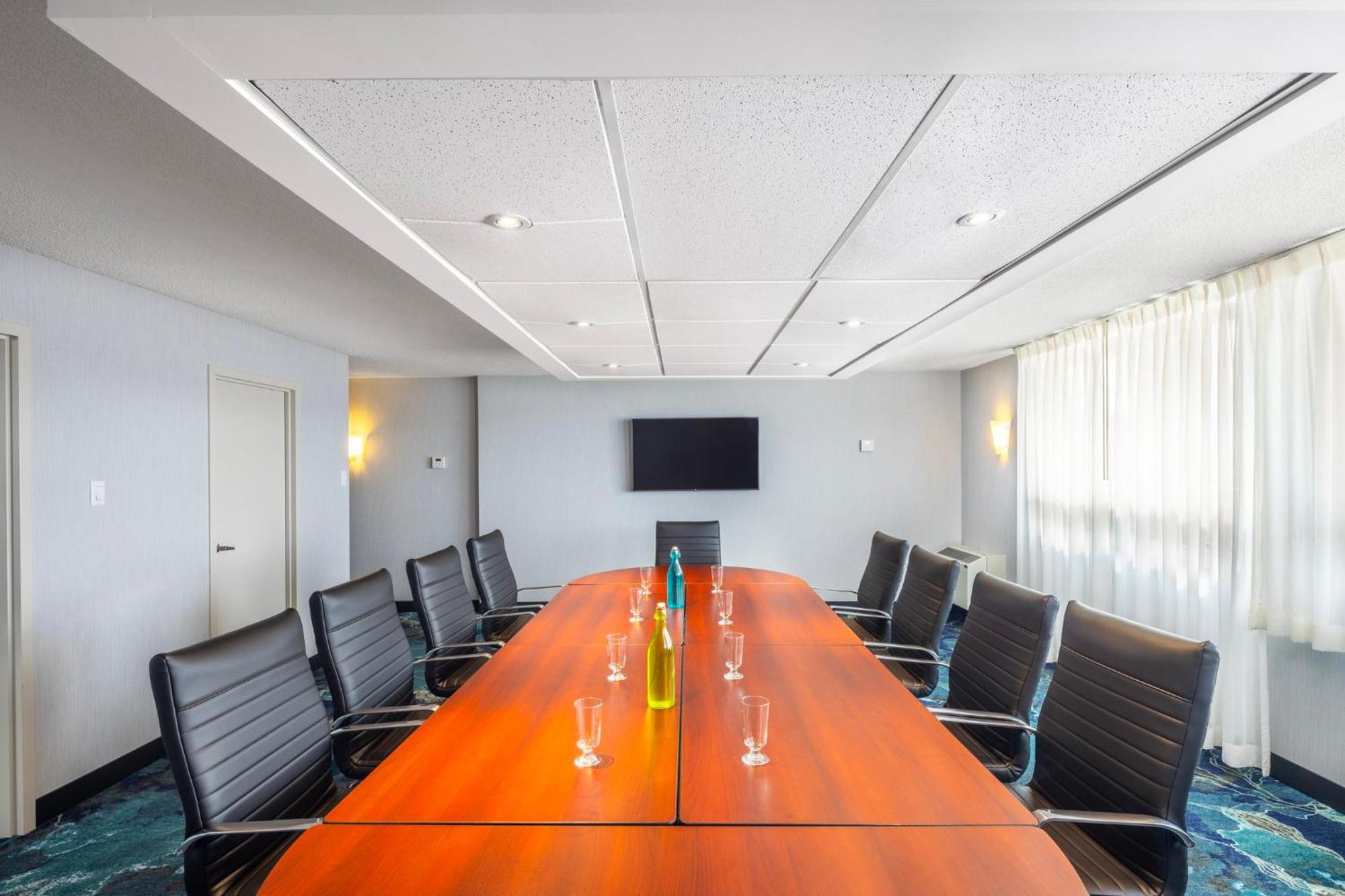 Holiday Inn Laval Montreal By Ihg Exterior photo
