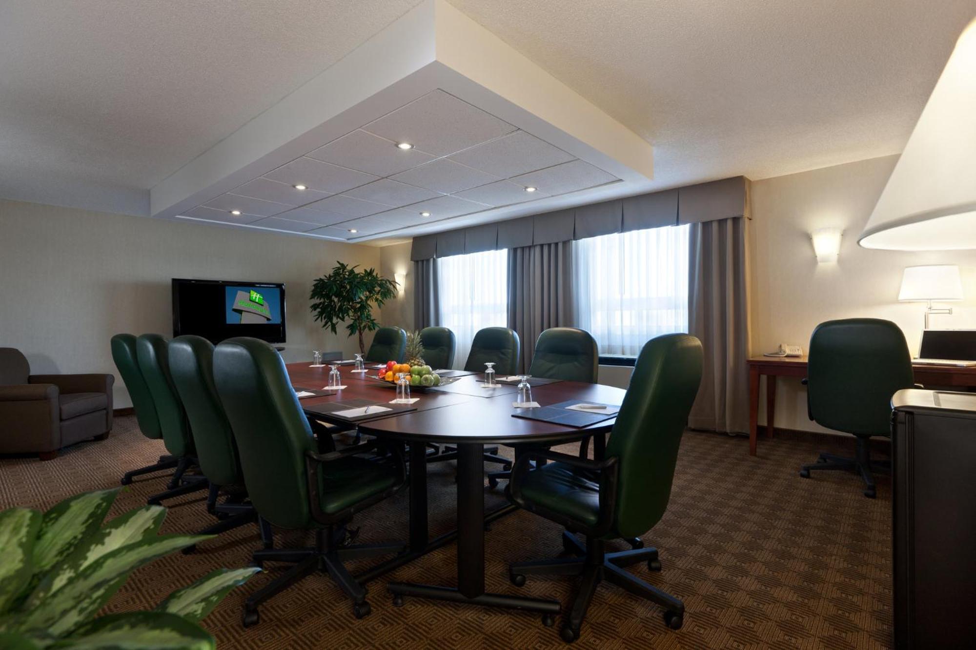 Holiday Inn Laval Montreal By Ihg Exterior photo