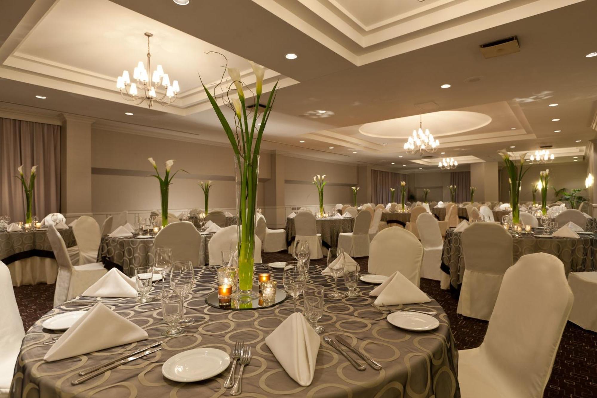 Holiday Inn Laval Montreal By Ihg Exterior photo