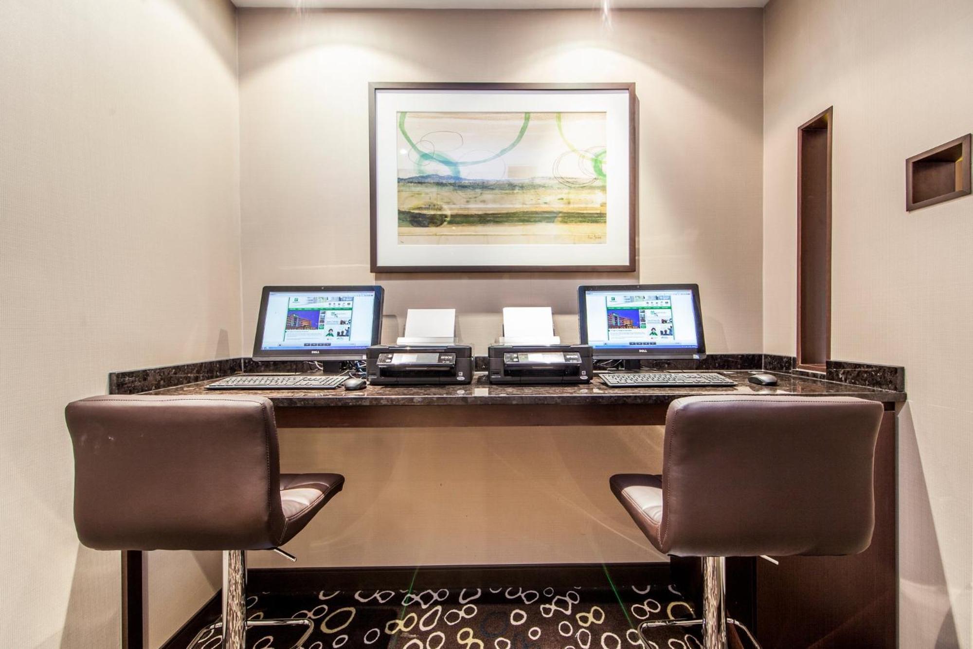 Holiday Inn Laval Montreal By Ihg Exterior photo